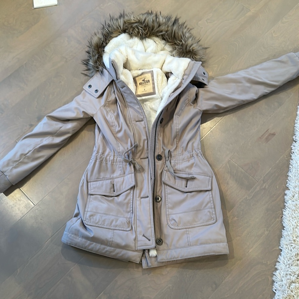 Hollister discontinued parka size small new